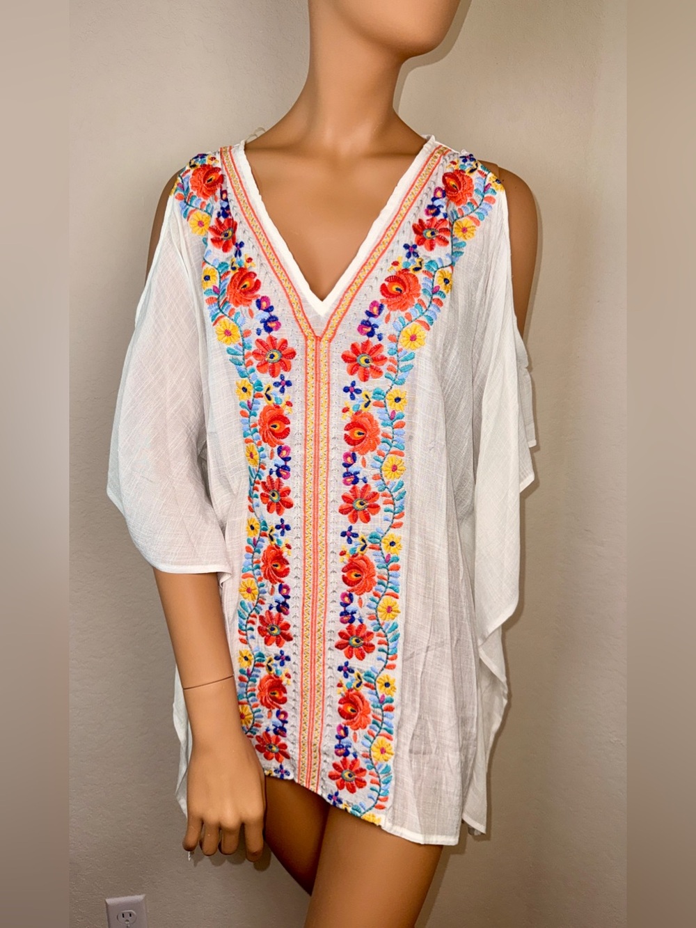 NWT Entro White Embroidered Floral Tunic Top Cold Shoulder Boho Medium